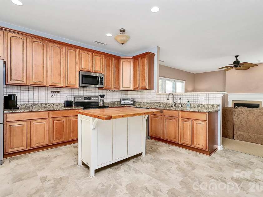 1817 Tradd Avenue, Clover, SC 29710.  MLS# CAR4266839, YatesRealty ID 18647. Kitchen