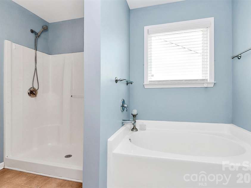 1817 Tradd Avenue, Clover, SC 29710.  MLS# CAR4266839, YatesRealty ID 18647. Owners en Suite