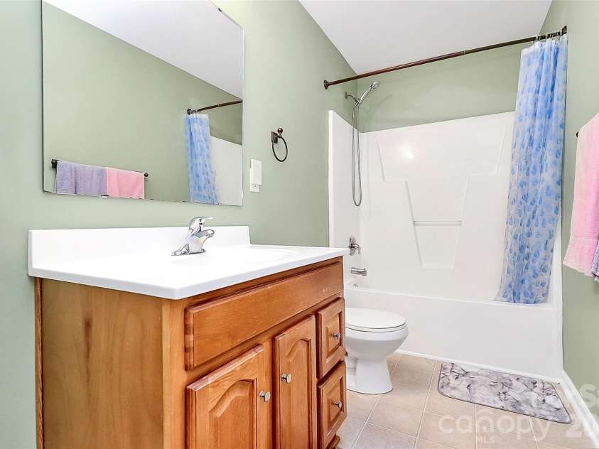 1817 Tradd Avenue, Clover, SC 29710.  MLS# CAR4266839, YatesRealty ID 18647. Secondary Full Bath
