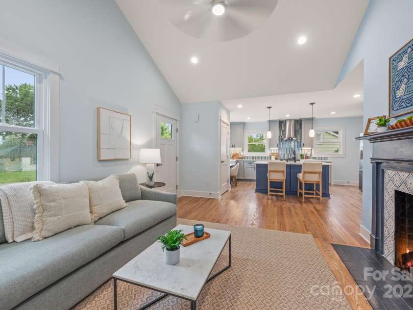 2421 Morton Street, Charlotte, NC 28208.  MLS# CAR4268097, YatesRealty ID 18648. 