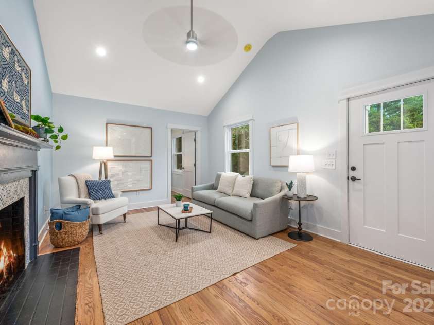 2421 Morton Street, Charlotte, NC 28208.  MLS# CAR4268097, YatesRealty ID 18648. 