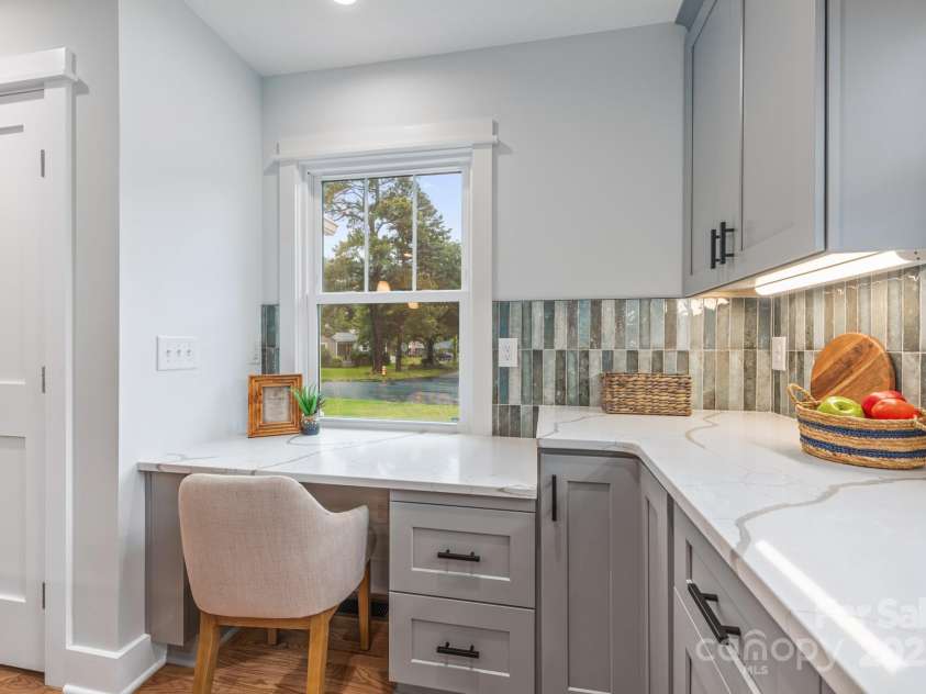 2421 Morton Street, Charlotte, NC 28208.  MLS# CAR4268097, YatesRealty ID 18648. 