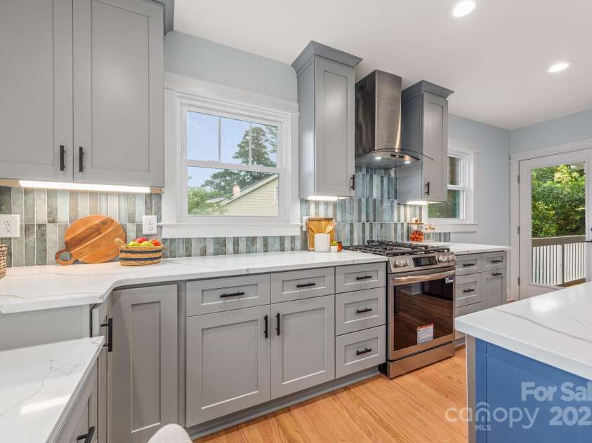 2421 Morton Street, Charlotte, NC 28208.  MLS# CAR4268097, YatesRealty ID 18648. 