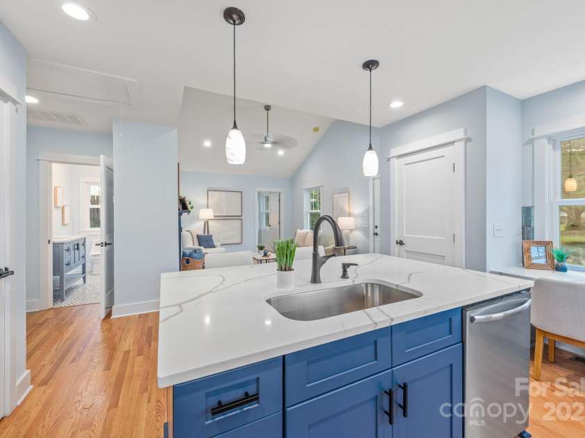 2421 Morton Street, Charlotte, NC 28208.  MLS# CAR4268097, YatesRealty ID 18648. 