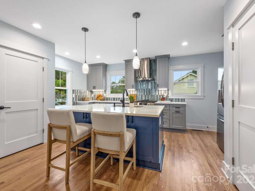 2421 Morton Street, Charlotte, NC 28208.  MLS# CAR4268097, YatesRealty ID 18648. 
