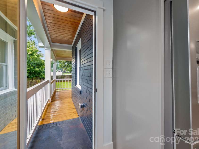 2421 Morton Street, Charlotte, NC 28208.  MLS# CAR4268097, YatesRealty ID 18648. 