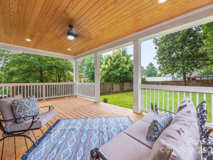 2421 Morton Street, Charlotte, NC 28208.  MLS# CAR4268097, YatesRealty ID 18648. 