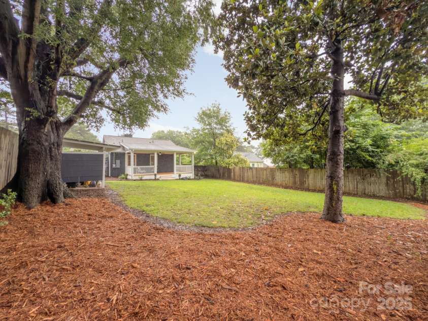 2421 Morton Street, Charlotte, NC 28208.  MLS# CAR4268097, YatesRealty ID 18648. 