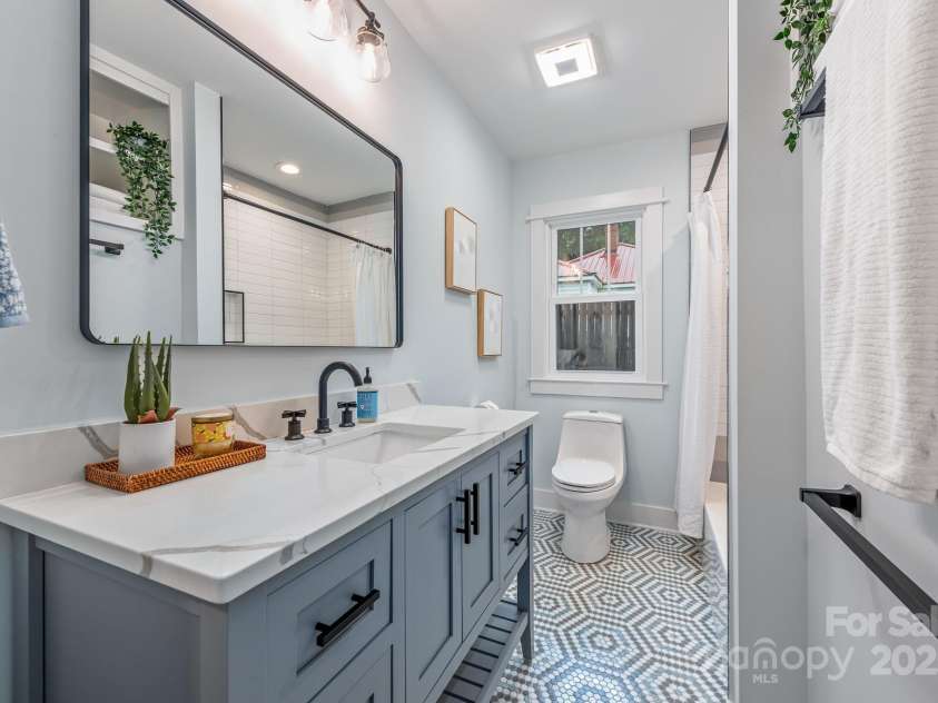 2421 Morton Street, Charlotte, NC 28208.  MLS# CAR4268097, YatesRealty ID 18648. 