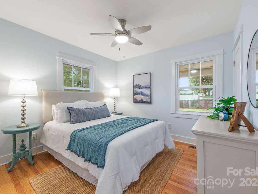 2421 Morton Street, Charlotte, NC 28208.  MLS# CAR4268097, YatesRealty ID 18648. 