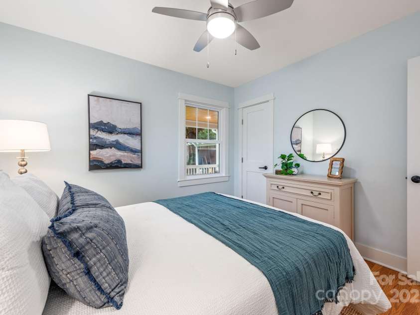 2421 Morton Street, Charlotte, NC 28208.  MLS# CAR4268097, YatesRealty ID 18648. 