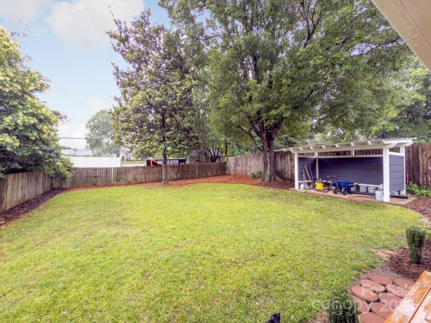 2421 Morton Street, Charlotte, NC 28208.  MLS# CAR4268097, YatesRealty ID 18648. 