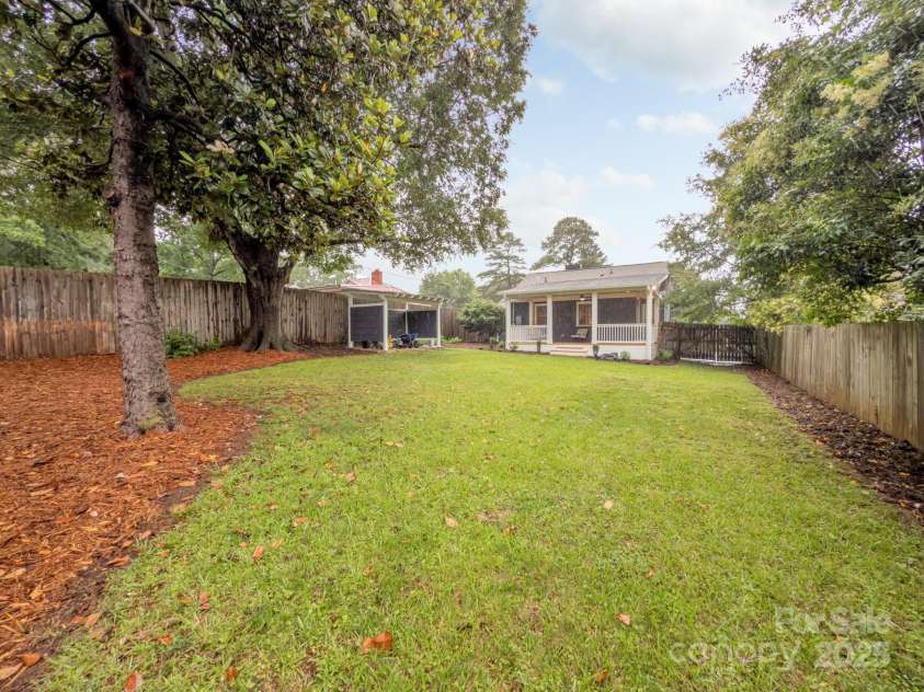 2421 Morton Street, Charlotte, NC 28208.  MLS# CAR4268097, YatesRealty ID 18648. 
