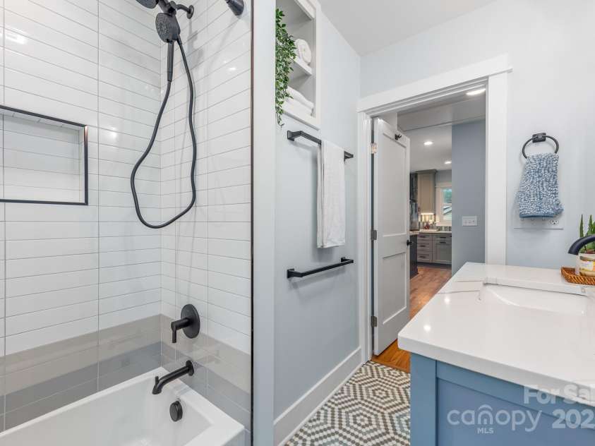 2421 Morton Street, Charlotte, NC 28208.  MLS# CAR4268097, YatesRealty ID 18648. 