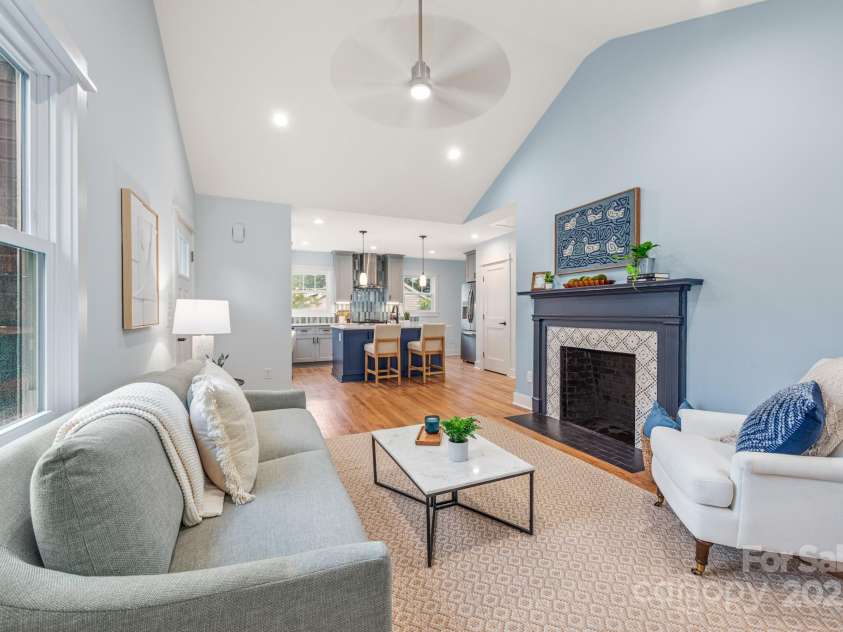 2421 Morton Street, Charlotte, NC 28208.  MLS# CAR4268097, YatesRealty ID 18648. 
