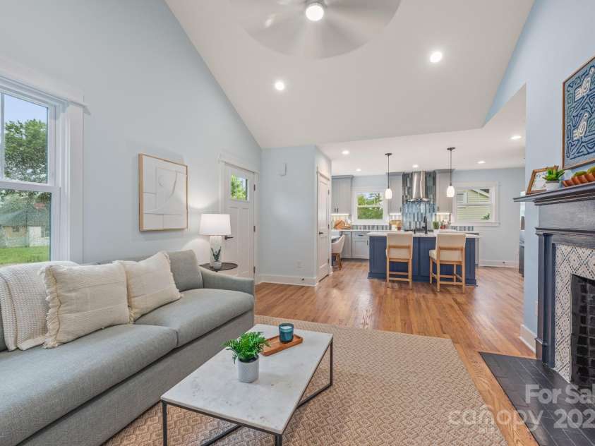 2421 Morton Street, Charlotte, NC 28208.  MLS# CAR4268097, YatesRealty ID 18648. 