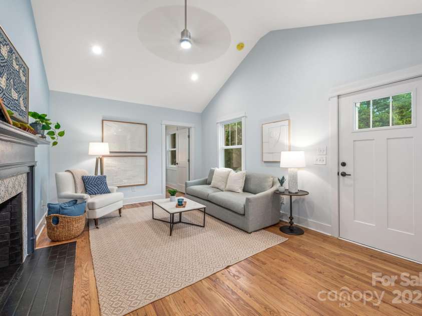 2421 Morton Street, Charlotte, NC 28208.  MLS# CAR4268097, YatesRealty ID 18648. 