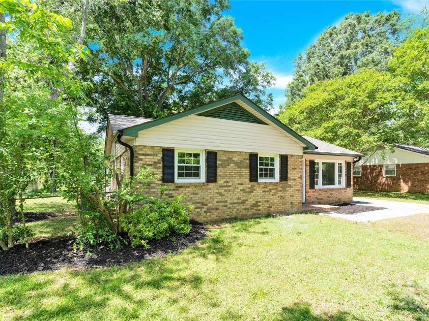 8303 Hemby Wood Drive, Indian Trail, NC 28079.  MLS# CAR4252958, YatesRealty ID 18649. Welcome Home !
