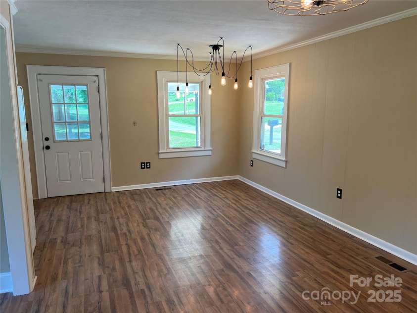 8095 New Street, Mount Pleasant, NC 28124.  MLS# CAR4264803, YatesRealty ID 18650. Nice dining area with upgraded accent lighting.