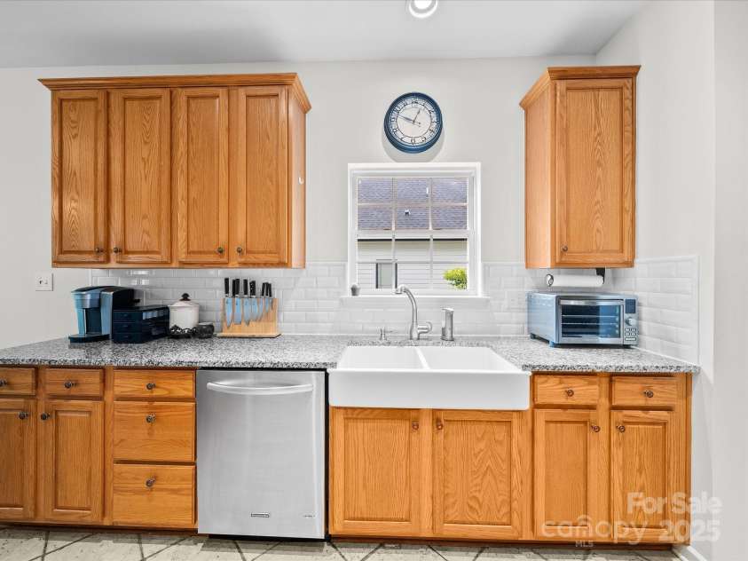 10830 Sycamore Club Drive, Mint Hill, NC 28227.  MLS# CAR4250637, YatesRealty ID 18651. 