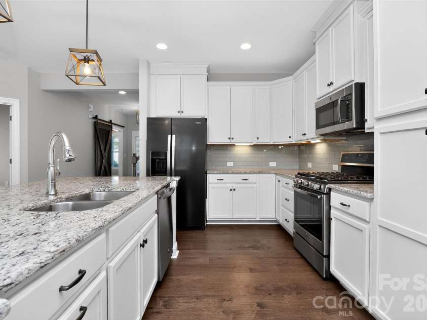 3025 Kinsley Court, Fort Mill, SC 29707.  MLS# CAR4370406, YatesRealty ID 18653. Kitchen
