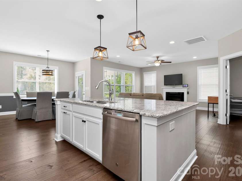 3025 Kinsley Court, Fort Mill, SC 29707.  MLS# CAR4370406, YatesRealty ID 18653. Kitchen