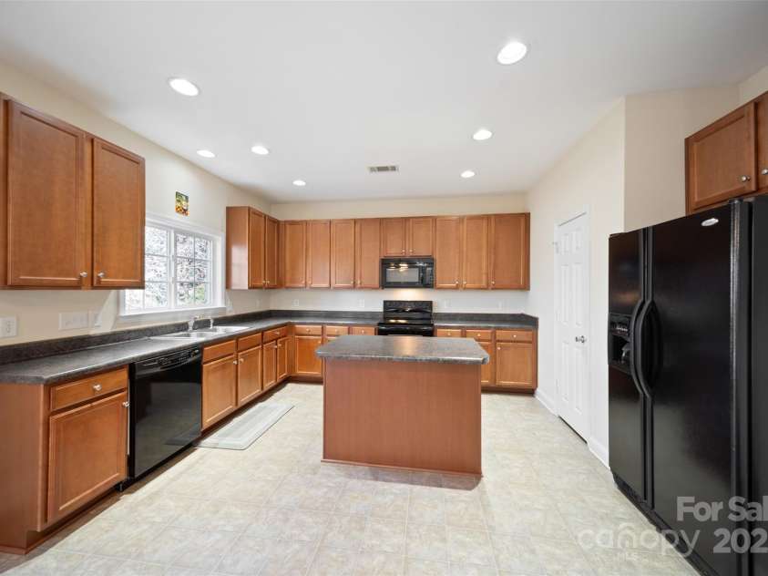 576 Putting Drive, Fort Mill, SC 29715.  MLS# CAR4233809, YatesRealty ID 18653. 