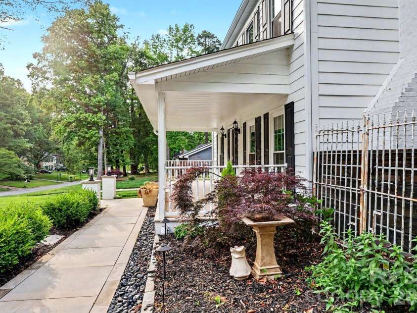 917 Winter Wood Drive, Matthews, NC 28105.  MLS# CAR4364002, YatesRealty ID 18654. 