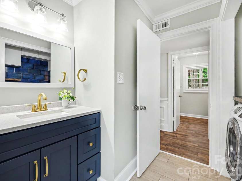 917 Winter Wood Drive, Matthews, NC 28105.  MLS# CAR4364002, YatesRealty ID 18654. 