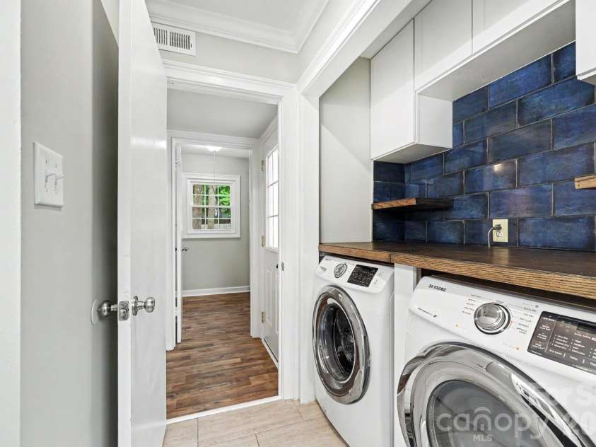 917 Winter Wood Drive, Matthews, NC 28105.  MLS# CAR4364002, YatesRealty ID 18654. 