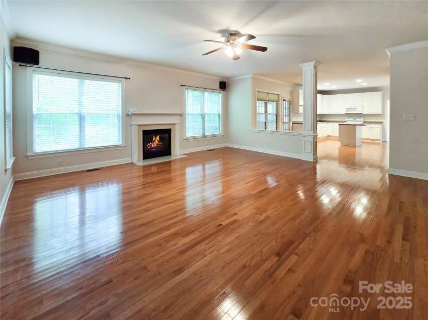 2620 Shady Reach Lane, Charlotte, NC 28214.  MLS# CAR4250616, YatesRealty ID 18655. Family Room- 19.10 x 19.7