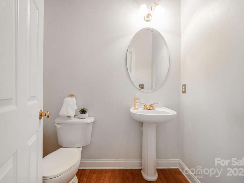 2620 Shady Reach Lane, Charlotte, NC 28214.  MLS# CAR4250616, YatesRealty ID 18655. Half Bath on Main Level