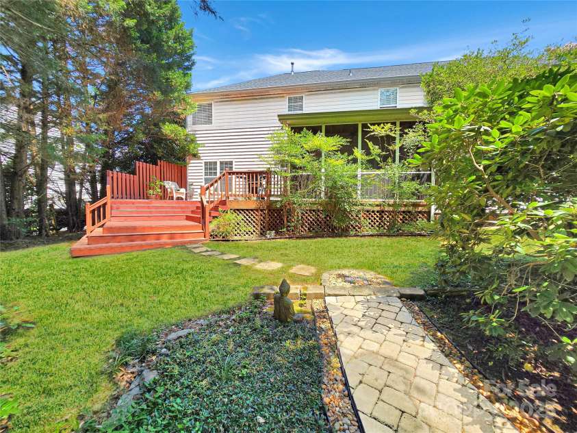 2620 Shady Reach Lane, Charlotte, NC 28214.  MLS# CAR4250616, YatesRealty ID 18655. Large Deck off Screened-in Porch