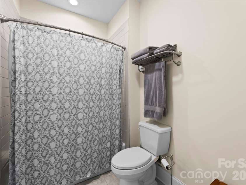 6296 Chimney Bluff Road, Lancaster, SC 29720.  MLS# CAR4369565, YatesRealty ID 18656. Jack and Jill Bathroom