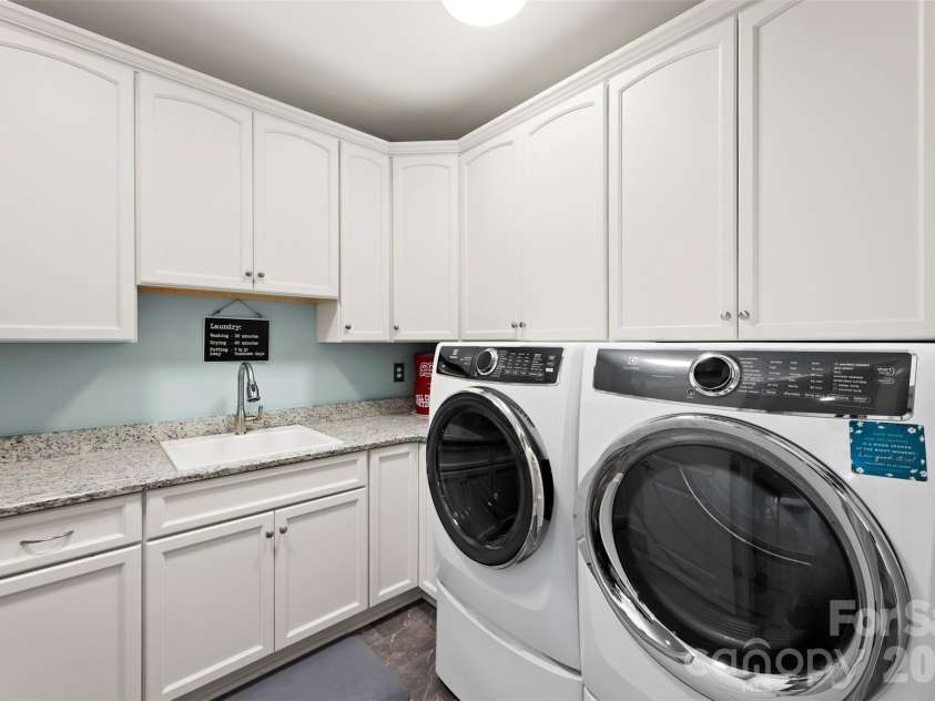 6296 Chimney Bluff Road, Lancaster, SC 29720.  MLS# CAR4369565, YatesRealty ID 18656. Laundry Room