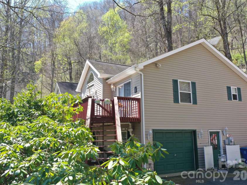 650 Creekside Drive, Maggie Valley, NC 28751.  MLS# CAR4335648, YatesRealty ID 18657. 