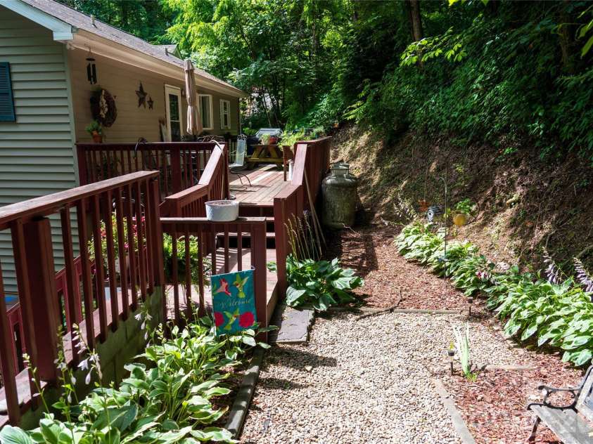 650 Creekside Drive, Maggie Valley, NC 28751.  MLS# CAR4335648, YatesRealty ID 18657. 