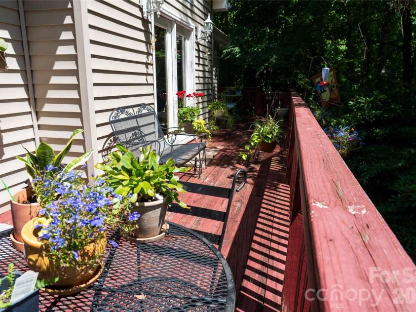 650 Creekside Drive, Maggie Valley, NC 28751.  MLS# CAR4335648, YatesRealty ID 18657. 