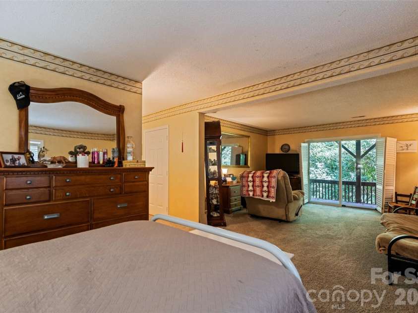 650 Creekside Drive, Maggie Valley, NC 28751.  MLS# CAR4335648, YatesRealty ID 18657. Basement suite located downstairs is an ideal space for guests and/or renters