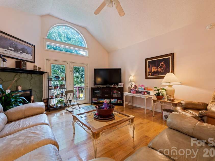 650 Creekside Drive, Maggie Valley, NC 28751.  MLS# CAR4335648, YatesRealty ID 18657. The great room is warm and inviting and serves as the heart of this mountain home