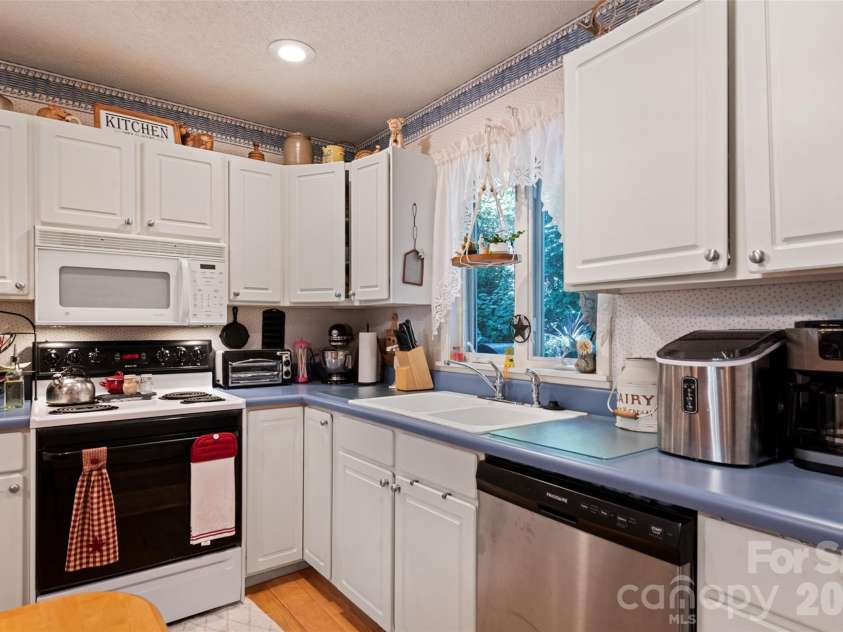 650 Creekside Drive, Maggie Valley, NC 28751.  MLS# CAR4335648, YatesRealty ID 18657. This kitchen was designed to cook -- functional design with timeless touches and natural light from window above sink