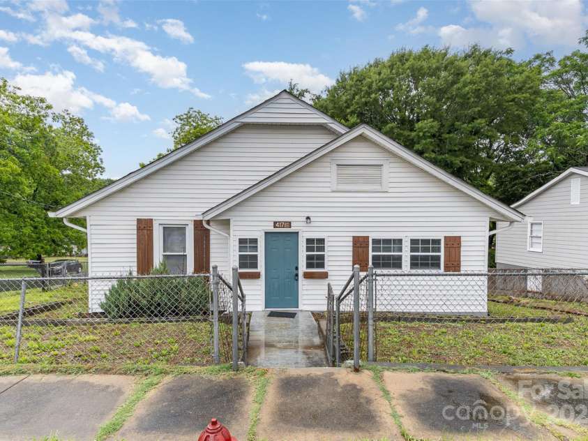 417 Broad Street, Gastonia, NC 28052.  MLS# CAR4257923, YatesRealty ID 18658. 