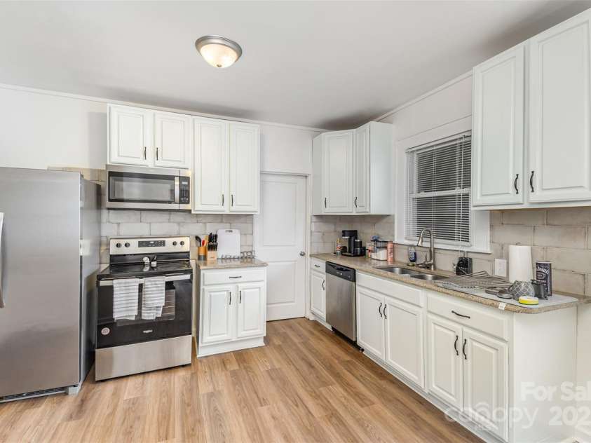 417 Broad Street, Gastonia, NC 28052.  MLS# CAR4257923, YatesRealty ID 18658. 