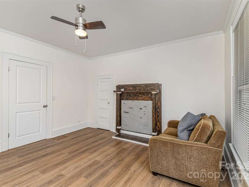 417 Broad Street, Gastonia, NC 28052.  MLS# CAR4257923, YatesRealty ID 18658. 