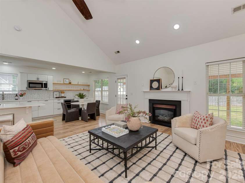 9221 Forest Green Drive, Charlotte, NC 28227.  MLS# CAR4376367, YatesRealty ID 18658. 