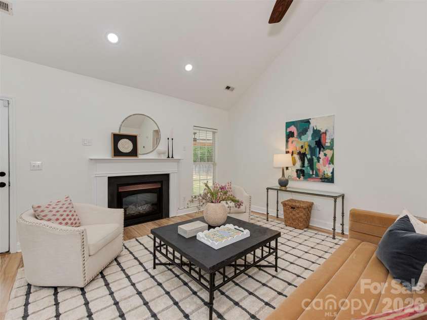 9221 Forest Green Drive, Charlotte, NC 28227.  MLS# CAR4376367, YatesRealty ID 18658. 