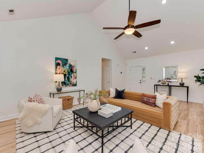 9221 Forest Green Drive, Charlotte, NC 28227.  MLS# CAR4376367, YatesRealty ID 18658. 