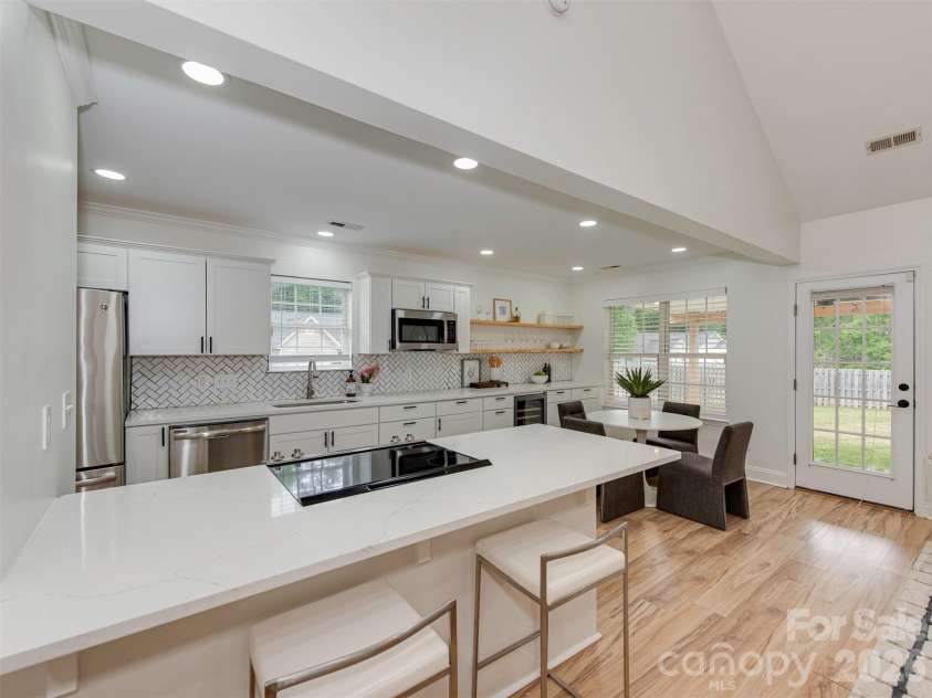 9221 Forest Green Drive, Charlotte, NC 28227.  MLS# CAR4376367, YatesRealty ID 18658. 