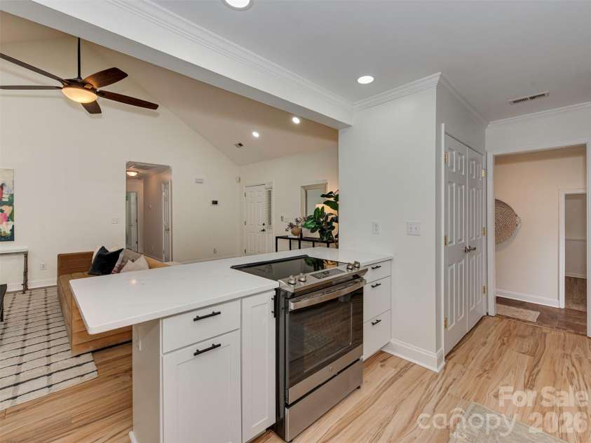 9221 Forest Green Drive, Charlotte, NC 28227.  MLS# CAR4376367, YatesRealty ID 18658. 
