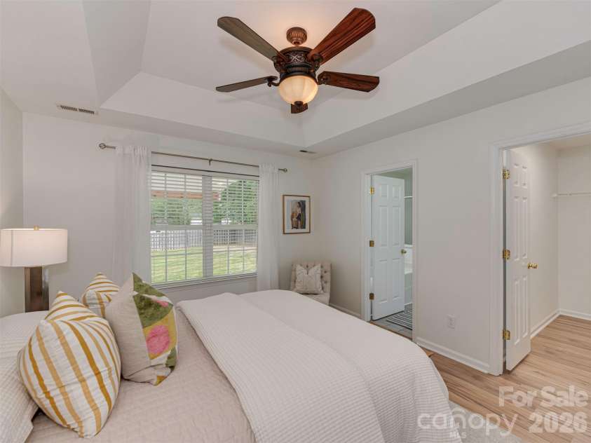 9221 Forest Green Drive, Charlotte, NC 28227.  MLS# CAR4376367, YatesRealty ID 18658. 